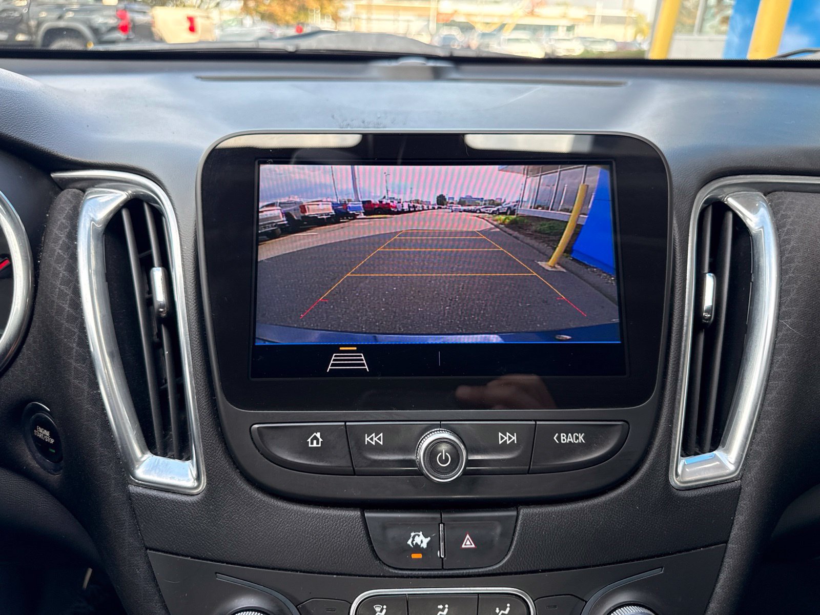 Used 2020 Chevrolet Malibu LT FWD image 22