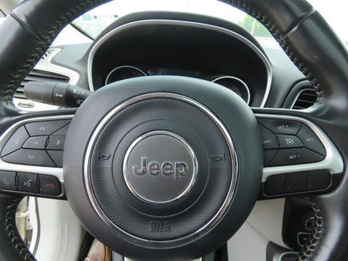 Used 2018 Jeep Compass Latitude w/ Popular Equipment Group FWD image 27