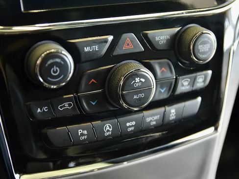 Used 2022 Jeep Grand Cherokee Limited AWD/4WD image 14