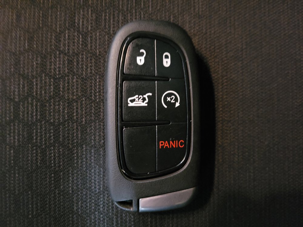 Used 2020 Jeep Cherokee Latitude Plus FWD image 32