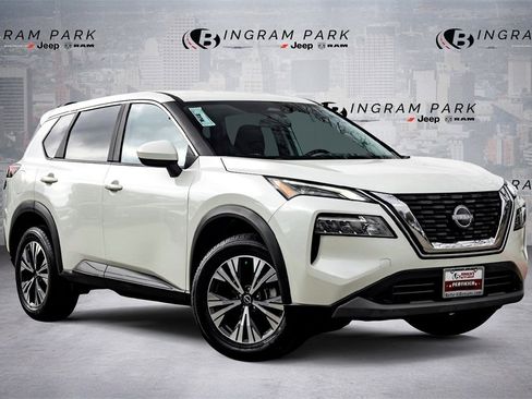 Used 2023 Nissan Rogue SV image 1