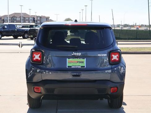 Used 2023 Jeep Renegade Latitude image 6