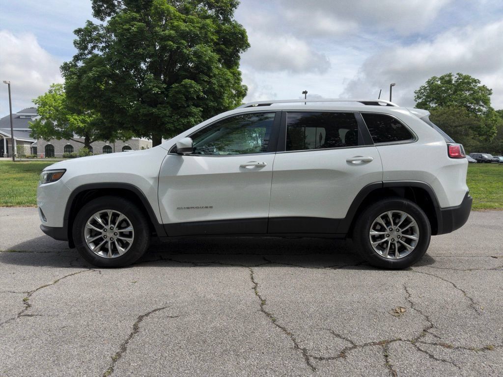 Used 2019 Jeep Cherokee Latitude Plus w/ Cold Weather Group AWD/4WD image 6