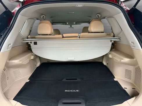 Used 2018 Nissan Rogue SV w/ Premium Package FWD image 12