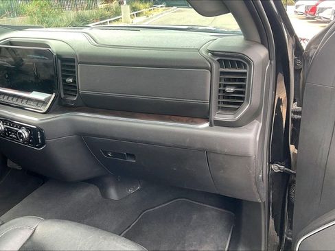 Used 2025 GMC Sierra 1500 SLT image 16