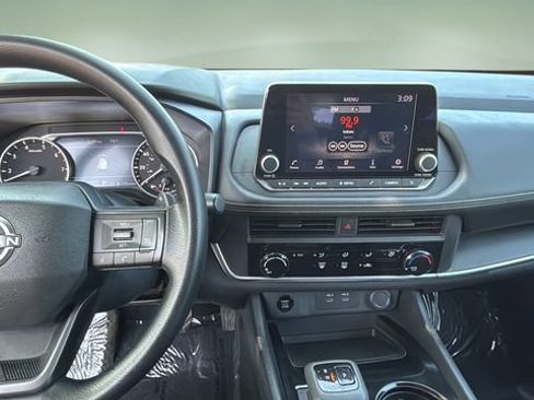 Used 2025 Nissan Rogue S FWD image 11