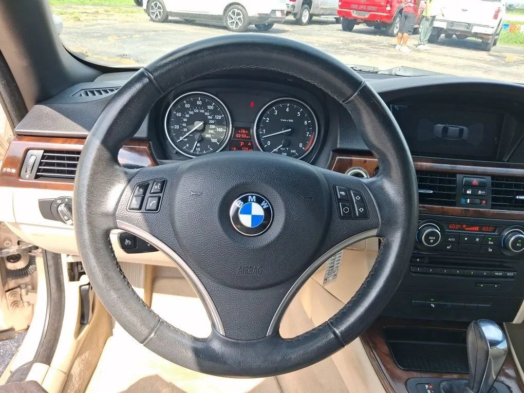 Used 2012 BMW 328i Convertible RWD image 31