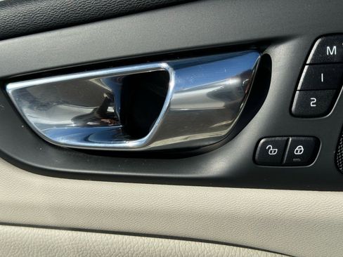 Used 2021 Volvo S60 T5 Momentum w/ Climate Package image 21