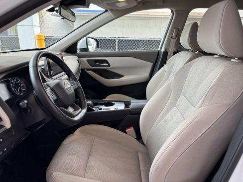 Used 2025 Nissan Rogue SV FWD image 28