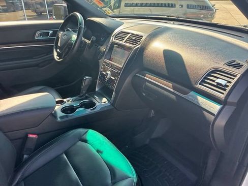 Used 2017 Ford Explorer Limited w/ Equipment Group 301A FWD image 12
