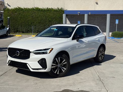 New 2025 Volvo XC60 B5 Core w/ Climate Package image 3