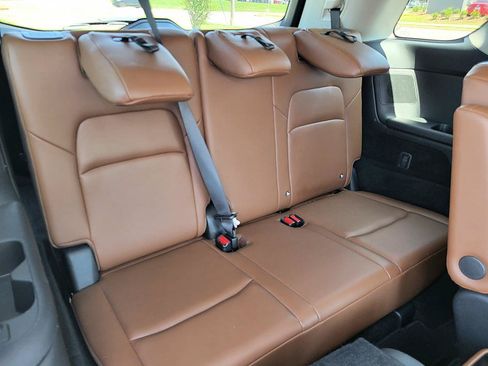 Used 2023 Nissan Pathfinder Platinum FWD image 16