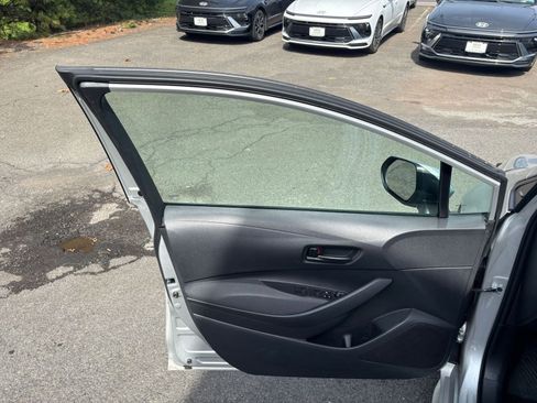 Used 2025 Toyota Corolla LE image 18