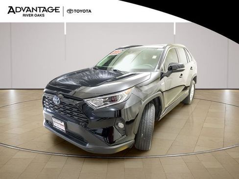 Used 2019 Toyota RAV4 XLE w/ Convenience Package AWD/4WD image 4