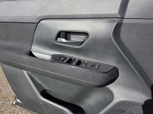 Certified 2025 Nissan Kicks S image 12