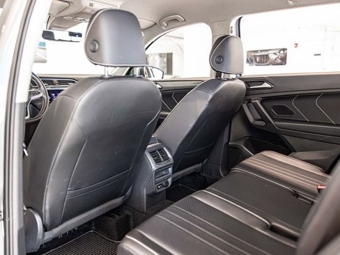 Used 2022 Volkswagen Tiguan SE AWD/4WD image 32