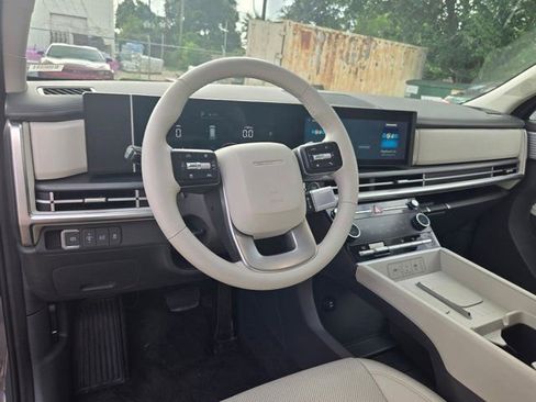 Used 2025 Hyundai Santa Fe SEL FWD image 15