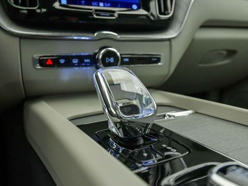 Certified 2025 Volvo XC60 B5 Ultra w/ Protection Package Premier image 25