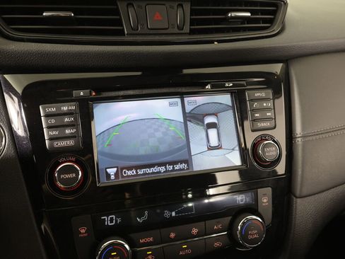 Used 2017 Nissan Rogue SL image 38