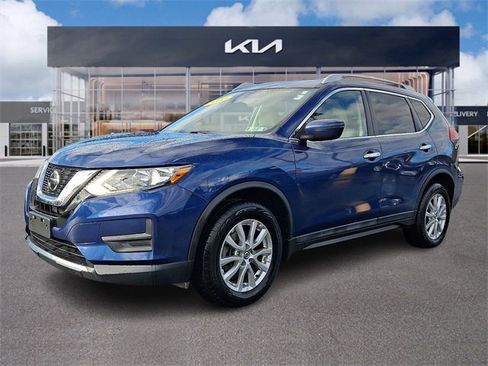 Used 2020 Nissan Rogue SV image 3