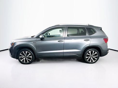 Used 2023 Volkswagen Taos SE FWD image 4