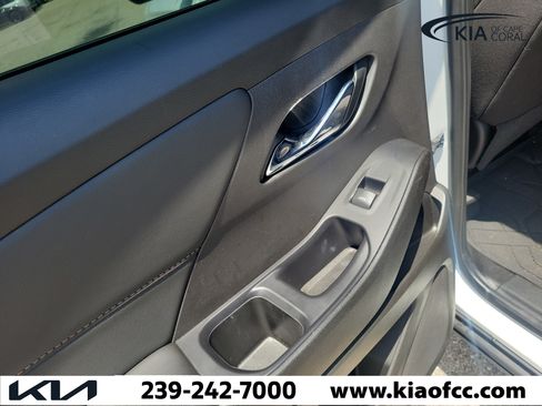 Used 2021 Chevrolet Traverse LT FWD image 12