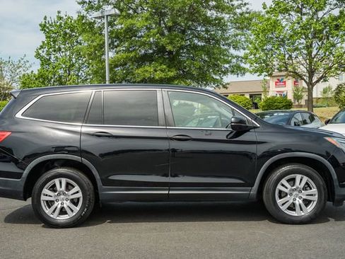 Used 2017 Honda Pilot LX image 4