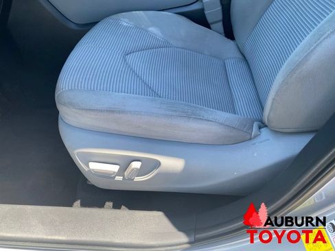 Used 2022 Toyota Highlander LE AWD/4WD image 38