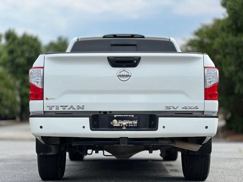 Used 2021 Nissan Titan SV w/ SV Convenience Package AWD/4WD image 6