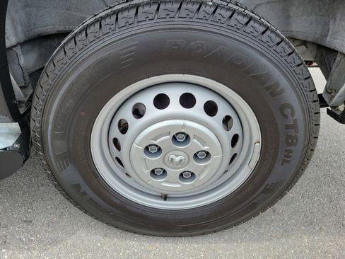 Used 2025 RAM ProMaster 2500 w/ U-Haul Equipment Group FWD image 9