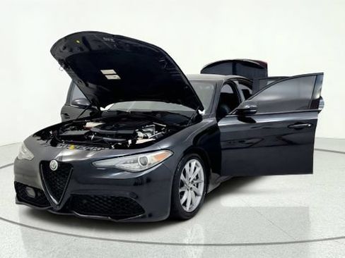 Used 2023 Alfa Romeo Giulia Sprint RWD image 13
