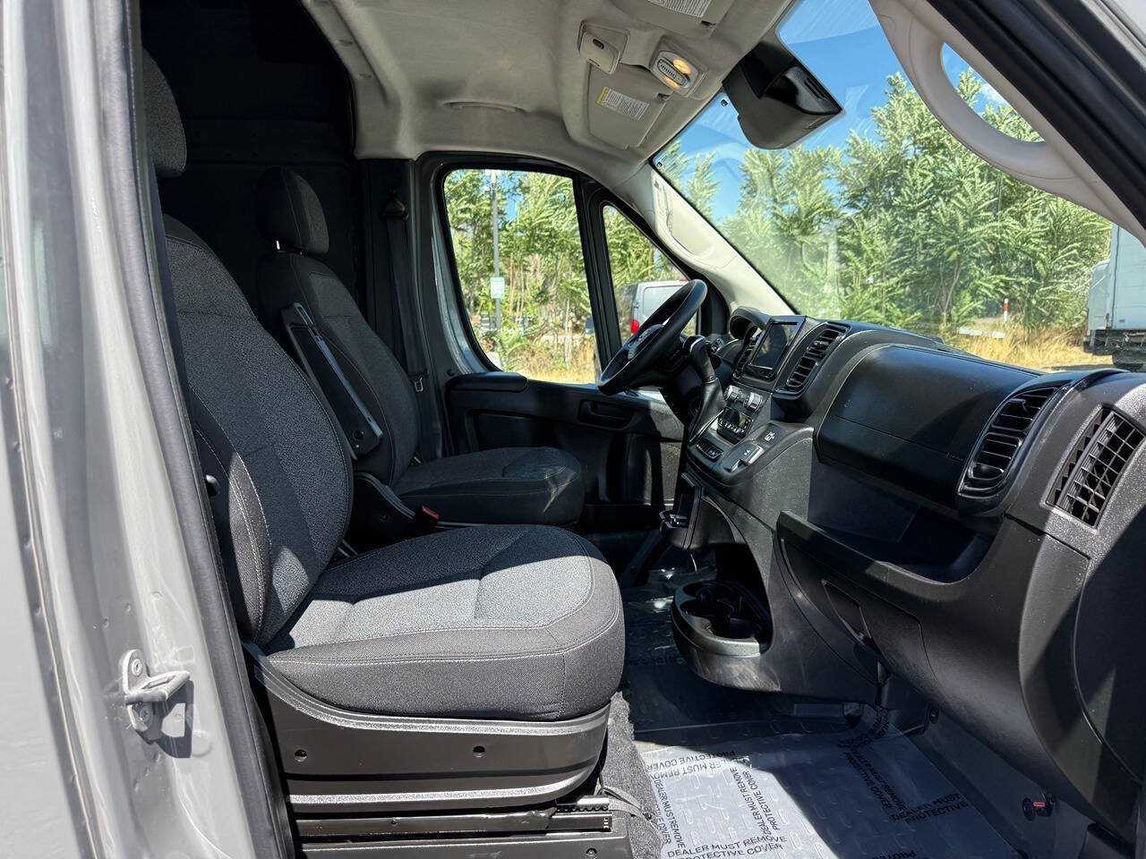 Used 2025 RAM ProMaster 2500 FWD image 17