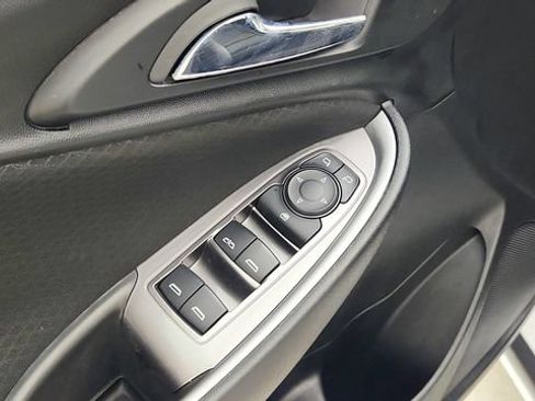 Used 2023 Chevrolet Malibu LT FWD image 17