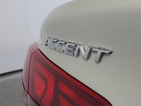 Used 2018 Hyundai Accent SE image 7
