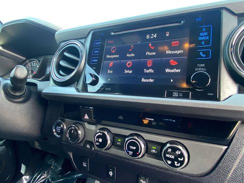 Used 2017 Toyota Tacoma TRD Sport w/ Tow Package (A/T) AWD/4WD image 24