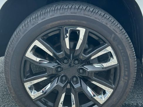 Used 2017 GMC Yukon Denali w/ Open Road Package AWD/4WD image 11