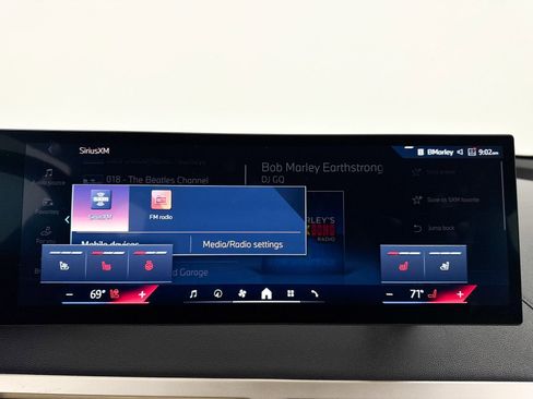 Used 2024 BMW iX xDrive50 w/ Premium Package image 23