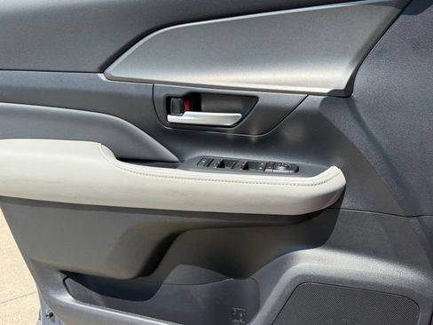Used 2026 Toyota Grand Highlander AWD image 26