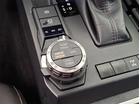 Used 2024 Toyota Tacoma TRD Off-Road image 23