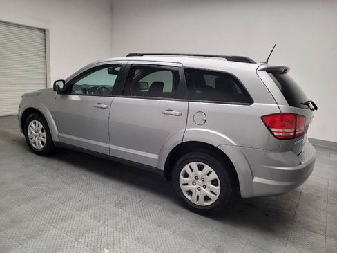 Used 2018 Dodge Journey SE w/ Connectivity Group FWD image 3