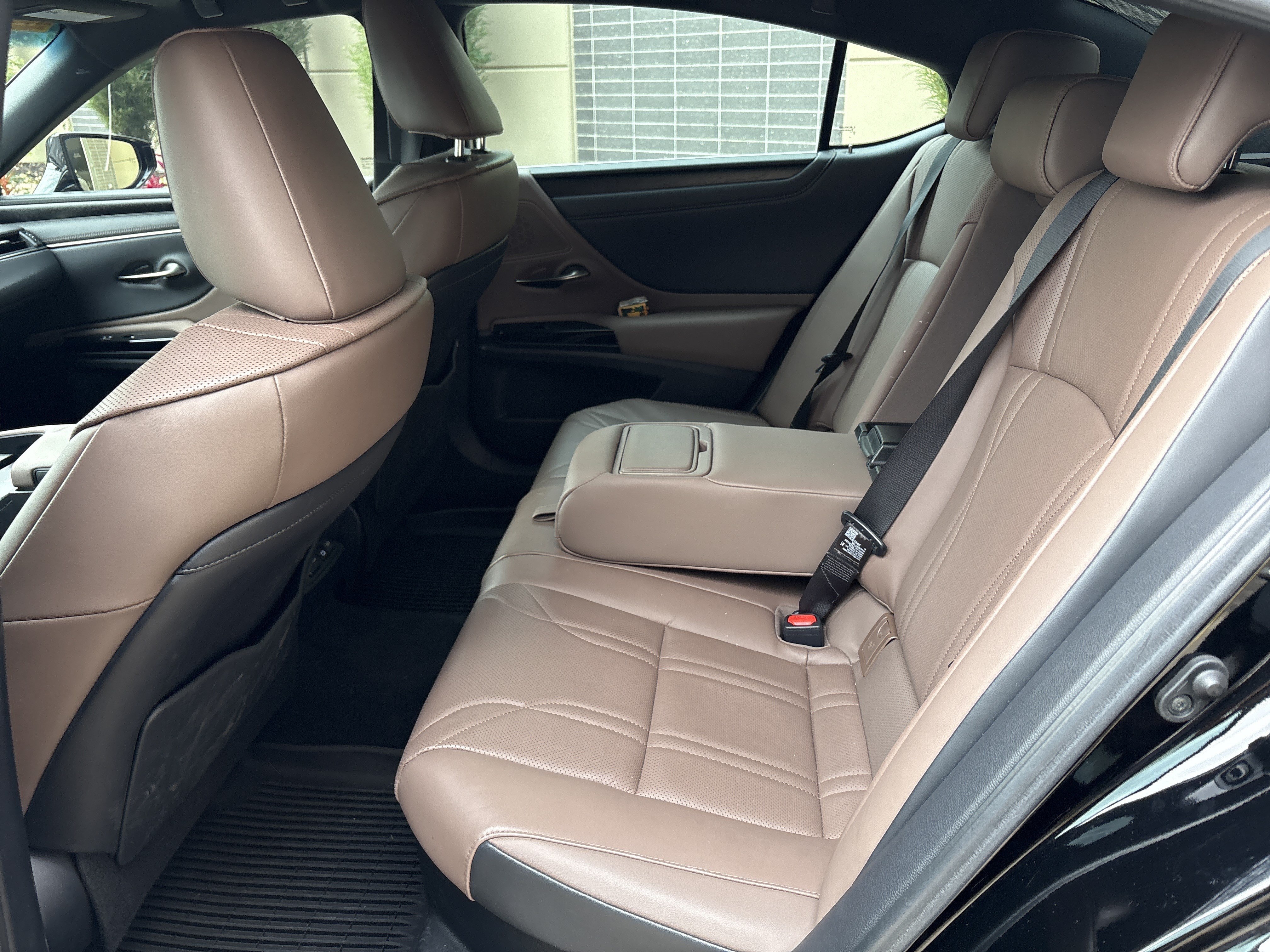Used 2023 Lexus ES 300h w/ Protection Package (P2) FWD image 31