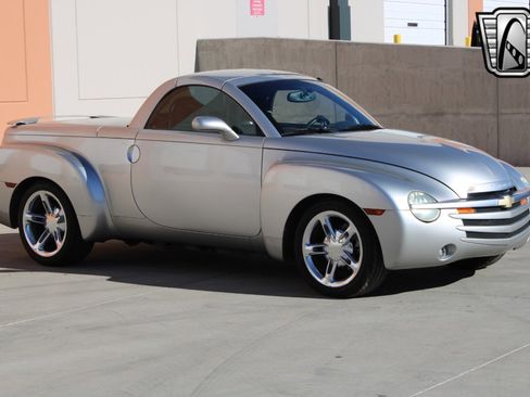 Used 2005 Chevrolet SSR w/ Preferred Equipment Group image 9