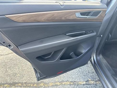 Used 2025 Volkswagen Atlas SE image 19