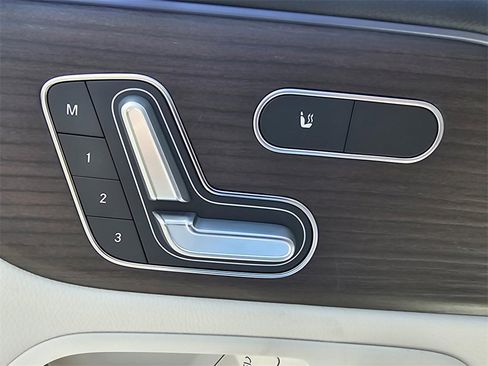 Used 2025 Mercedes-Benz GLB 250 image 13