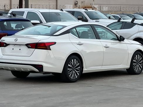 Used 2025 Nissan Altima 2.5 SV image 3