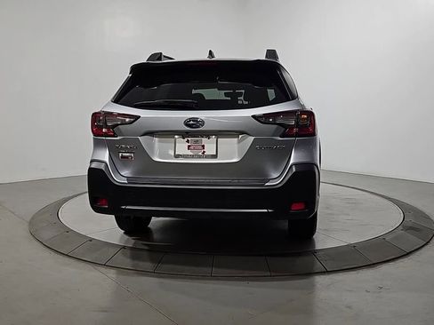 Certified 2025 Subaru Outback Premium AWD/4WD image 4