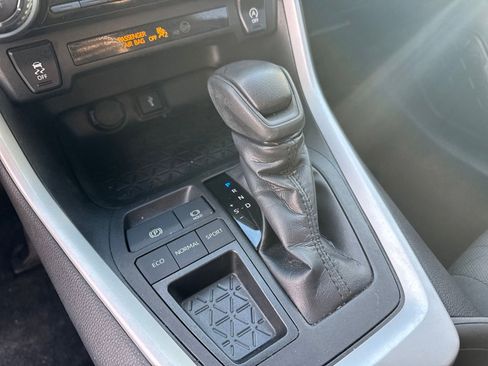 Used 2021 Toyota RAV4 XLE image 22