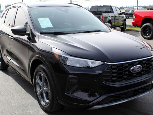 Used 2023 Ford Escape ST-Line w/ Tech Pack #1 AWD/4WD image 7