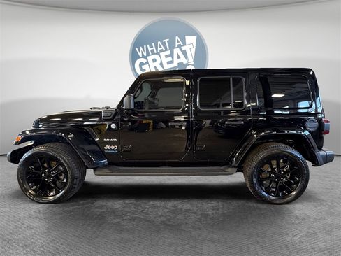 Used 2022 Jeep Wrangler Unlimited Sahara w/ Cold Weather Group image 7