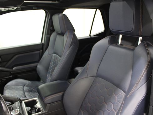 Used 2025 Toyota 4Runner Platinum AWD/4WD image 4
